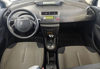 Подержанный автомобиль Citroen C4 Hatchback 2010 года (9 фото)
