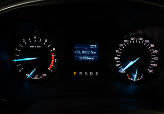 Подержанный автомобиль Ford Mondeo Sedan 2015 года (16 фото)