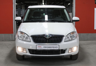 Подержанный автомобиль Skoda Fabia Hatchback 2013 года (2 фото)