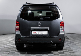 Подержанный автомобиль Nissan Pathfinder 2010 года (6 фото)