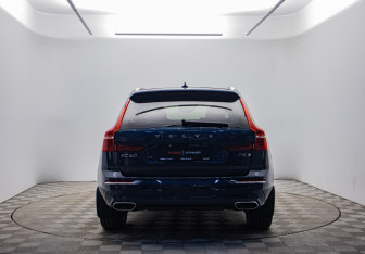 Подержанный автомобиль Volvo XC60 2020 года (6 фото)