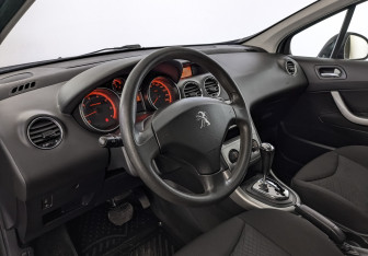 Подержанный автомобиль Peugeot 308 Hatchback 2012 года (15 фото)
