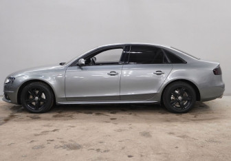 Подержанный автомобиль Audi A4 Sedan 2011 года (8 фото)