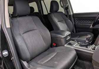 Подержанный автомобиль Toyota Land Cruiser Prado 2020 года (22 фото)