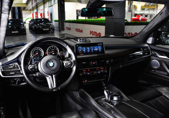 Подержанный автомобиль BMW X5 M 2016 года (6 фото)