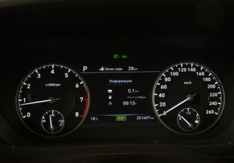 Подержанный автомобиль Genesis G90 2017 года (11 фото)