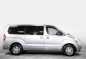 Подержанный автомобиль Hyundai Grand Starex 2014 года (3 фото)