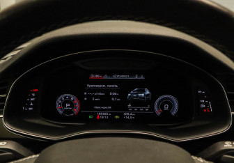 Подержанный автомобиль Audi Q8 2018 года (15 фото)