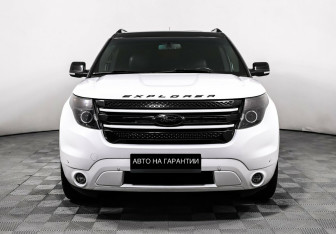 Подержанный автомобиль Ford Explorer 2013 года (2 фото)