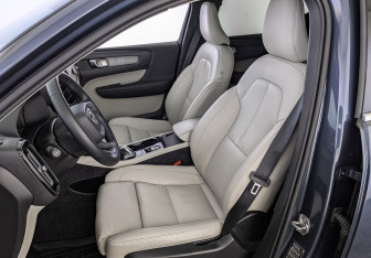 Подержанный автомобиль Volvo XC40 2021 года (20 фото)