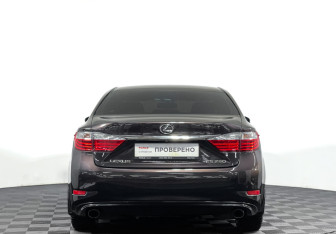 Подержанный автомобиль Lexus ES 2014 года (6 фото)