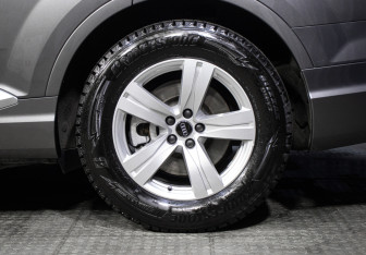 Подержанный автомобиль Audi Q7 2018 года (28 фото)