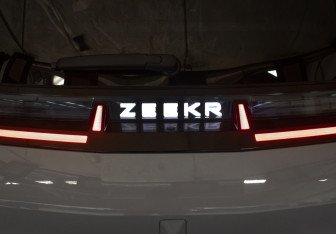 Подержанный автомобиль Zeekr X 2023 года (28 фото)