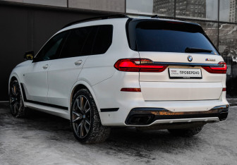 Подержанный автомобиль BMW X7 2020 года (7 фото)