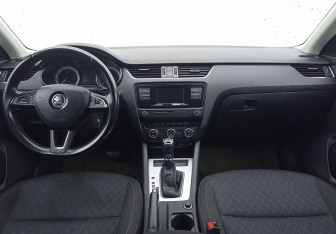 Подержанный автомобиль Skoda Octavia Liftback 2016 года (12 фото)