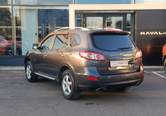 Подержанный автомобиль Hyundai Santa Fe 2010 года (7 фото)