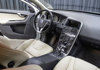 Подержанный автомобиль Volvo XC60 2013 года (11 фото)