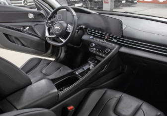 Подержанный автомобиль Hyundai Elantra Sedan 2024 года (11 фото)