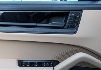 Подержанный автомобиль Porsche Cayenne 2025 года (28 фото)