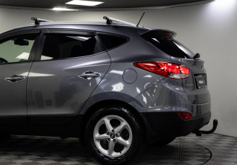 Подержанный автомобиль Hyundai ix35 2012 года (23 фото)