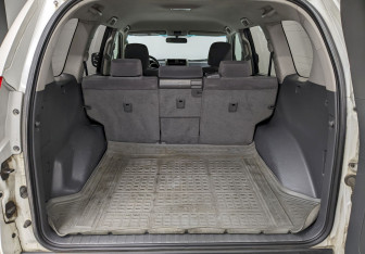 Подержанный автомобиль Toyota Land Cruiser Prado 2012 года (10 фото)
