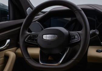 Подержанный автомобиль Geely Monjaro 2024 года (15 фото)