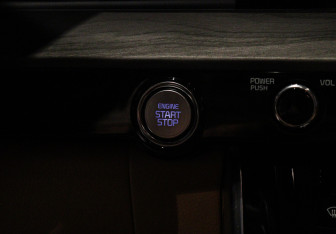 Подержанный автомобиль Kia Carnival 2020 года (23 фото)