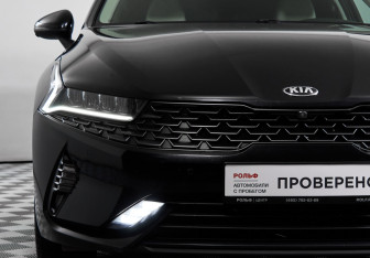 Подержанный автомобиль Kia K5 2020 года (17 фото)