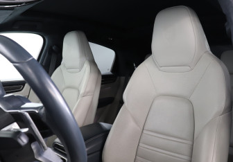 Подержанный автомобиль Porsche Cayenne 2019 года (17 фото)