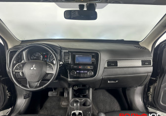 Подержанный автомобиль Mitsubishi Outlander 2012 года (12 фото)