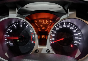 Подержанный автомобиль Nissan Juke 2014 года (16 фото)