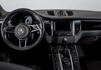 Подержанный автомобиль Porsche Macan 2015 года (12 фото)
