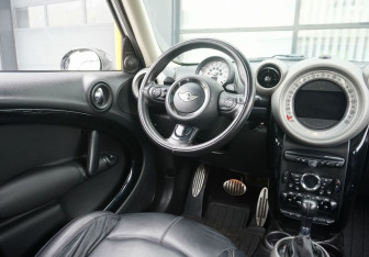 Подержанный автомобиль MINI Countryman 2011 года (14 фото)