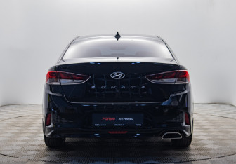 Подержанный автомобиль Hyundai Sonata 2017 года (4 фото)
