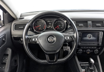 Подержанный автомобиль Volkswagen Jetta Sedan 2018 года (22 фото)