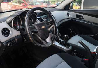 Подержанный автомобиль Chevrolet Cruze Sedan 2012 года (12 фото)