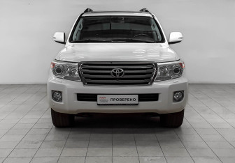 Подержанный автомобиль Toyota Land Cruiser Suv 2013 года (2 фото)