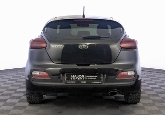 Подержанный автомобиль Kia Ceed Hatchback 2016 года (6 фото)