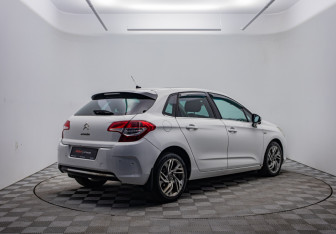 Подержанный автомобиль Citroen C4 Hatchback 2012 года (5 фото)