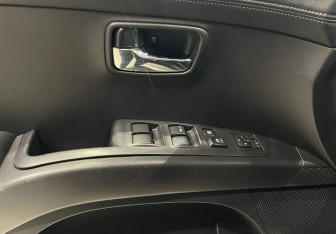 Подержанный автомобиль Citroen C-Crosser 2011 года (16 фото)