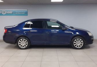 Подержанный автомобиль Volkswagen Jetta Sedan 2008 года (4 фото)