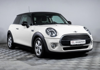 Подержанный автомобиль MINI Hatch 2018 года (3 фото)