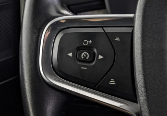 Подержанный автомобиль Volvo XC40 2018 года (26 фото)
