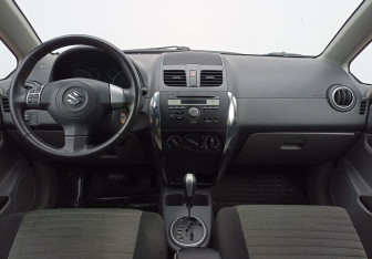 Подержанный автомобиль Suzuki SX4 Hatchback 2013 года (12 фото)