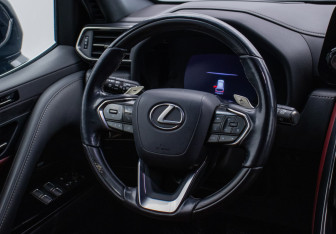 Подержанный автомобиль Lexus LX 2022 года (15 фото)