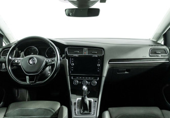 Подержанный автомобиль Volkswagen Golf Hatchback 2019 года (6 фото)