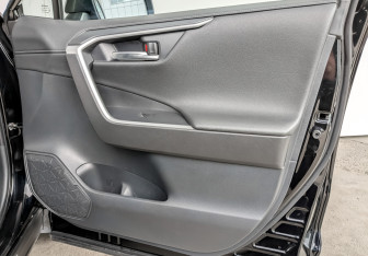 Подержанный автомобиль Toyota RAV4 2020 года (25 фото)