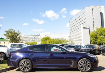 Подержанный автомобиль Kia Stinger 2018 года (3 фото)