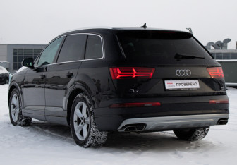 Подержанный автомобиль Audi Q7 2016 года (7 фото)