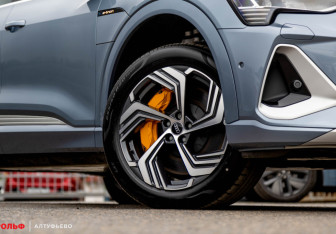 Новый Audi e-tron 2023 (17 фото)